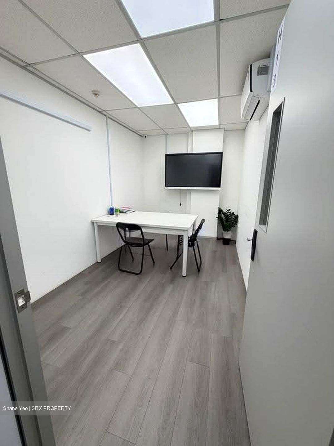 Carpenter Street (D1), Office #612800801